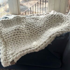 XL chunky throw blanket 100% wool. Hand knit…